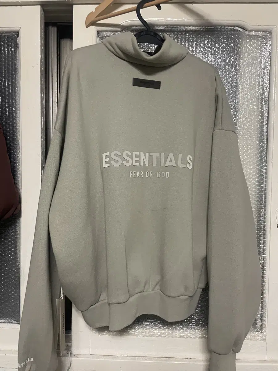 (새)ESSENTIALS 풀 집업 (L) seal색상